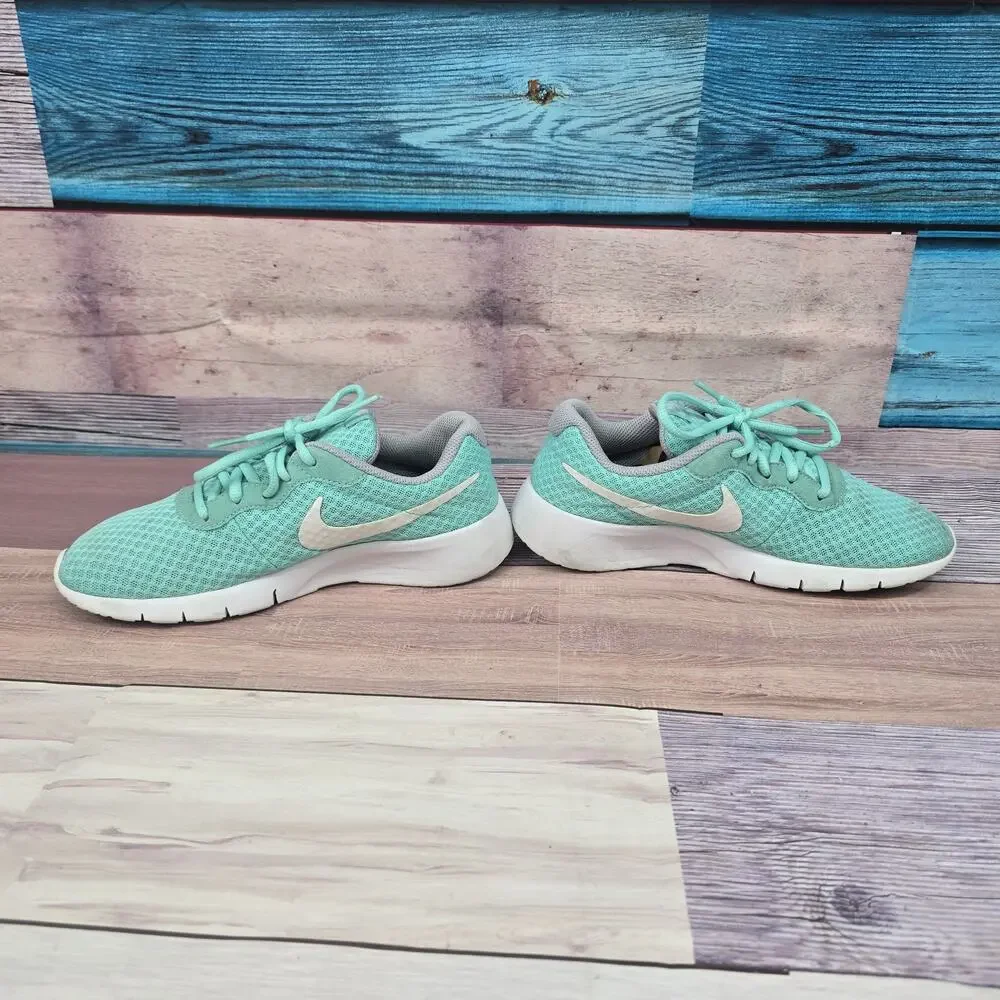 Nike Girls Tanjun GS Youth Size 6Y Turquoise 818384 311 Mint Green Teal White